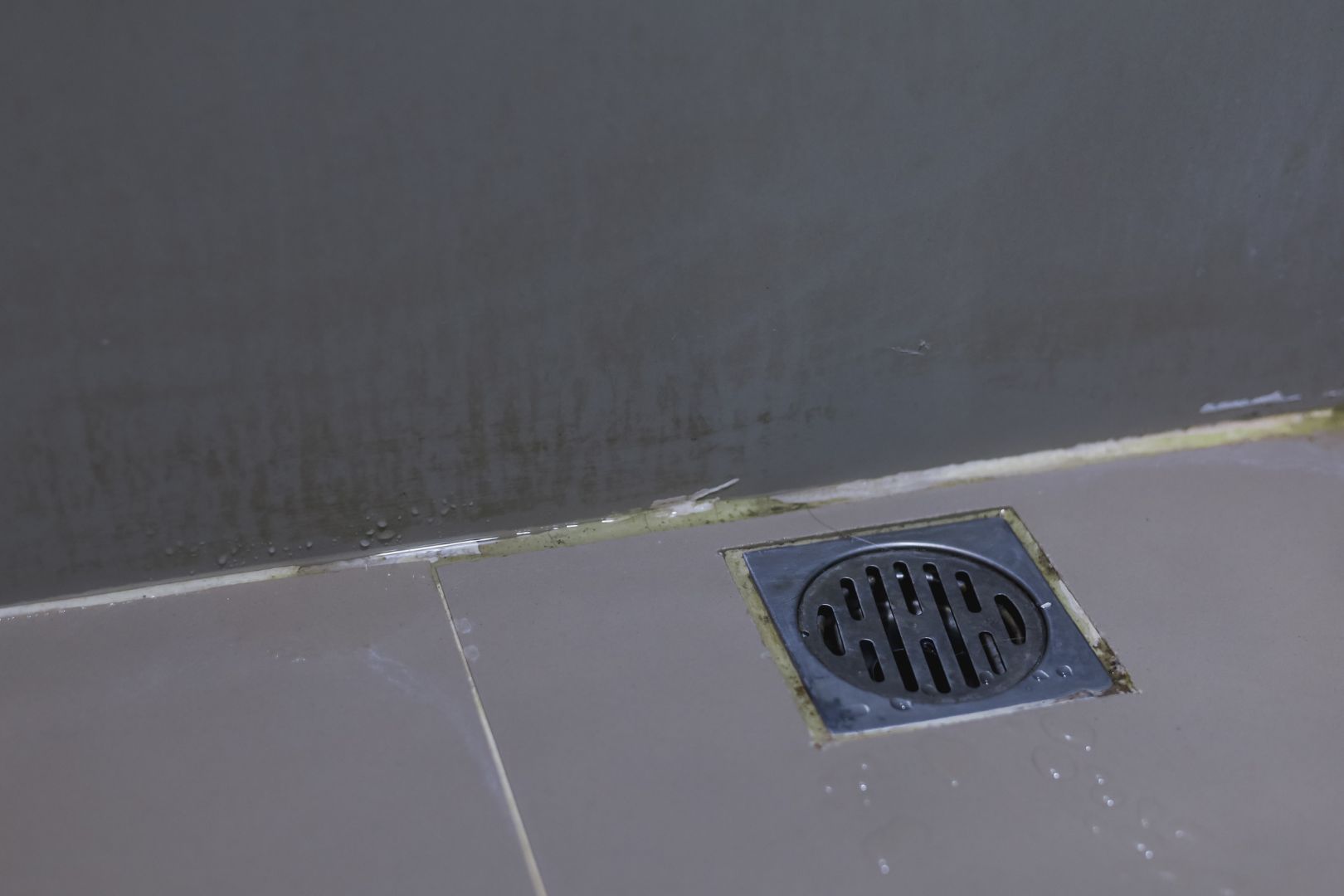 Como desentupir ralo do banheiro com bicarbonato