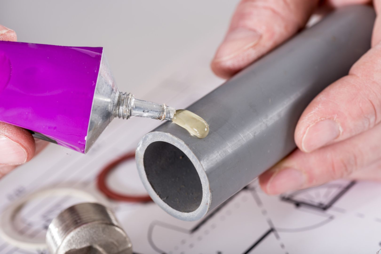 como escolher cola PVC para tubulacao